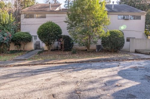 1152 Lynmoor Dr, Atlanta GA 30319-4126 exterior