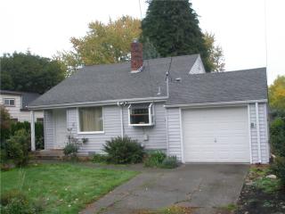 9508 Wallingford Ave, Seattle, WA 98103-3524