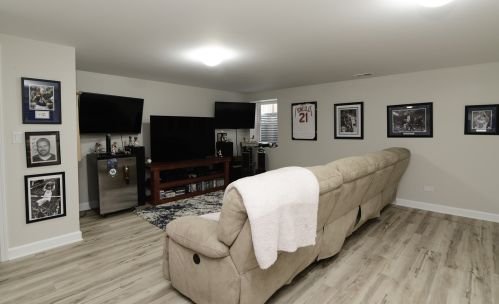 1638 74th Ct, Chicago IL  60707-4221 exterior