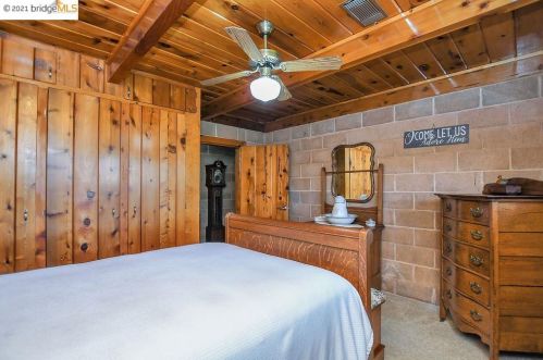 2884 Ln Dr, Concord CA 94518-2106 exterior