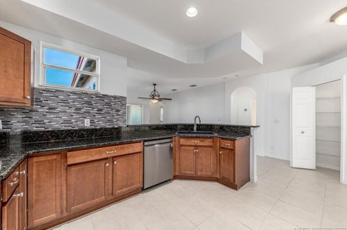 1131 Haleyberry Ave, Fort Pierce FL 34953-6832 exterior