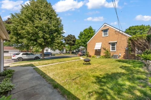 3401 9, Milwaukee WI 53215-5111 exterior