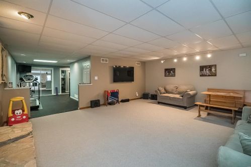 11070 Rambling Oaks Dr, Saint Louis MO 63128-2036 exterior