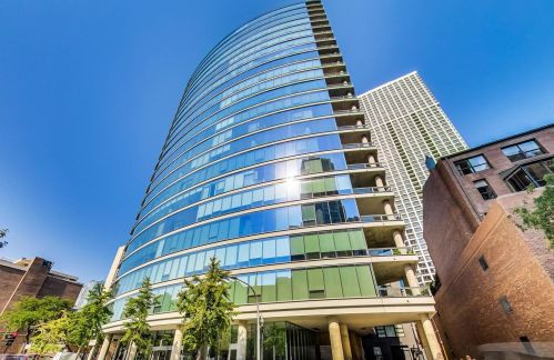 30 Oak St, Chicago, IL 60611-1297