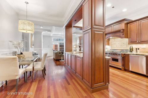 1325 Melrose St, Chicago IL 60618-5847 exterior