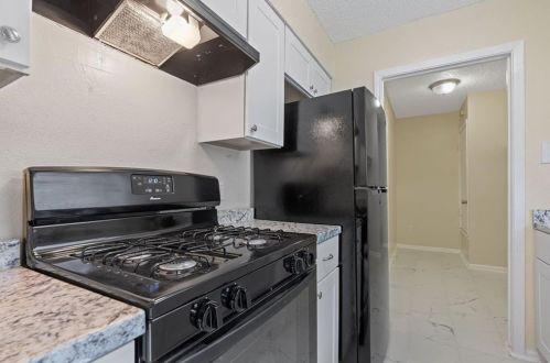 6913 Colony Loop Dr, Austin TX 78724-3751 exterior