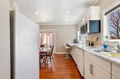 1105 Manila St, Manitowoc, WI 54220-6239