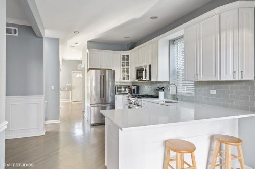 1828 Barry Ave, Chicago IL 60657-2042 exterior