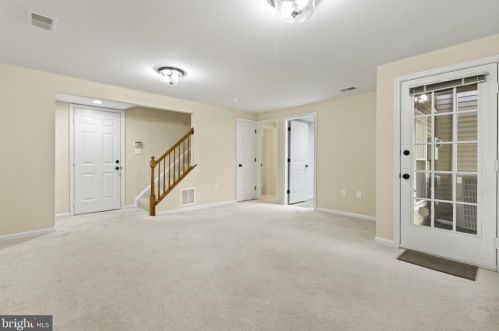 7433 Dunnington Pl, Alexandria VA  22315-5248 exterior