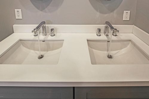 2928 18 Ave, Phoenix AZ 85015-5247 exterior