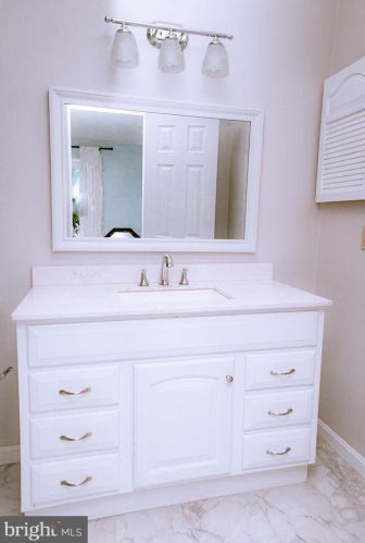 15301 Manor Village Ln, Rockville MD 20853-1820 exterior