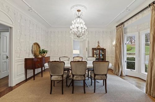 2817 Dover Rd, Atlanta GA 30327-1209 exterior