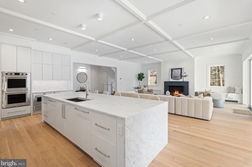 4526 Hawthorne St, Washington DC 20016-3570 exterior