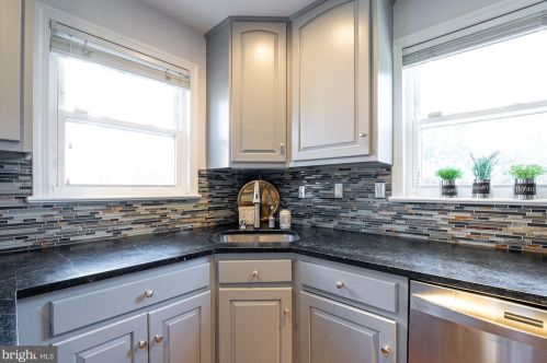 151 Moncure Dr, Alexandria VA 22314-4946 exterior