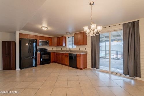 8424 23rd St, Tucson AZ  85710-6502 exterior