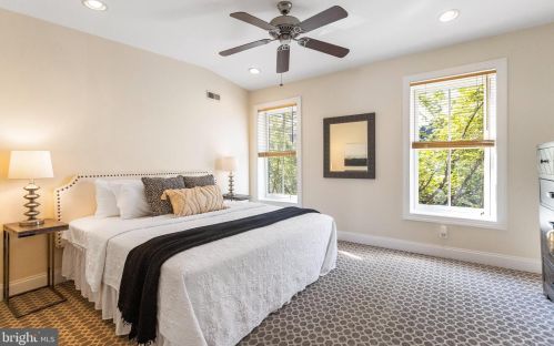 1915 Carpenter St, Philadelphia PA 19146-2615 exterior