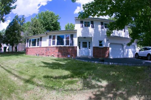 742 Grove Ave, Edison NJ  08820-2711 exterior