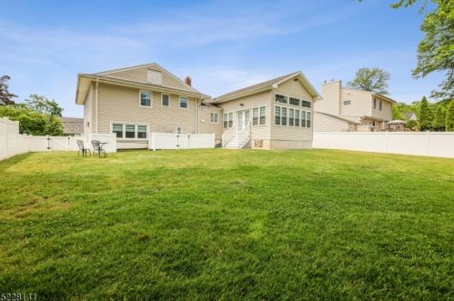 26 Richland Dr, Springfield NJ  07081-2509 exterior