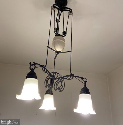 802 A St, Washington DC  20003-1340 exterior