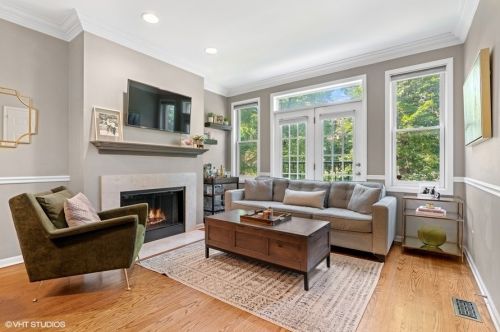 2139 Addison St, Chicago, IL 60618-6135