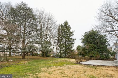 114 Woodview Ln, Riverton NJ  08077-3218 exterior