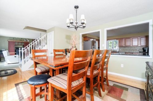 21 Celtic Ct, Enfield CT 06082-5777 exterior