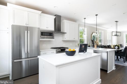 10314 Grosvenor Pl, Rockville MD 20852 exterior