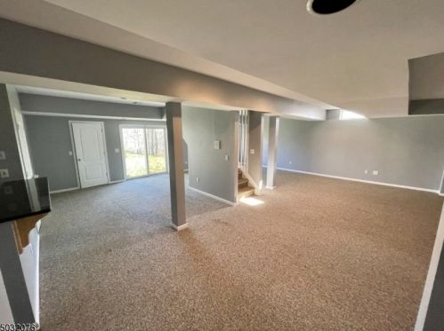 3 Bakley Ter, Town Center NJ 07052-2169 exterior