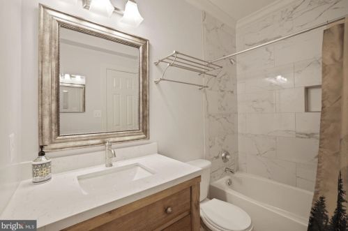 7001 Highland Mdw Ct, Alexandria VA 22315-3963 exterior