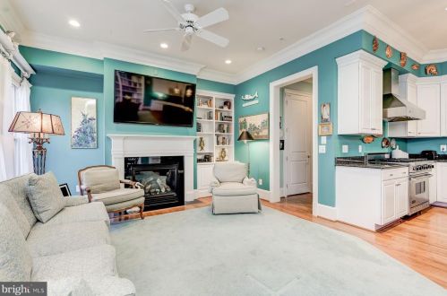 12561 Ansin Cir Dr, Rockville MD 20854-6912 exterior