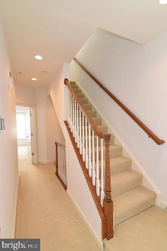 713 Carpenter Rd, Alexandria VA  22314-6227 exterior