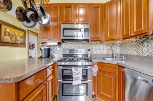 4214 Bernard St, Chicago IL 60618-1104 exterior