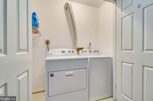 7041 Chesley Search Way, Alexandria VA 22315-4754 exterior