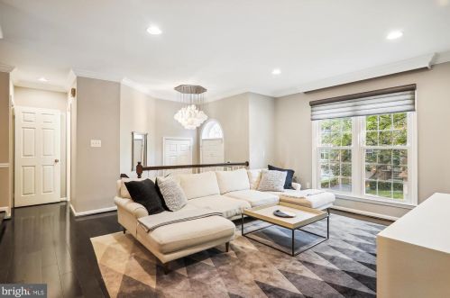 6036 Loganwood Dr, Rockville MD 20852-3459 exterior