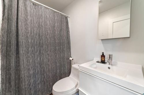 1689 Clover Valley Dr, Duluth MN 55804-9600 exterior