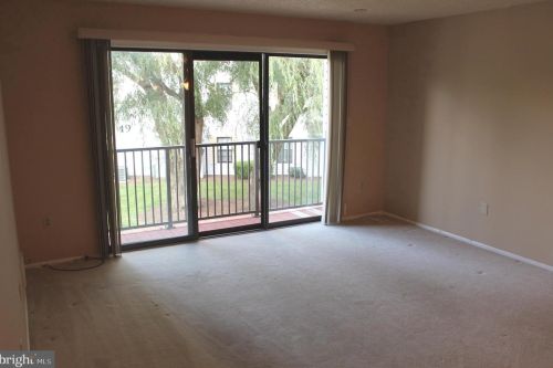 17 Mendrey Ct, Trenton NJ 08648-2661 exterior