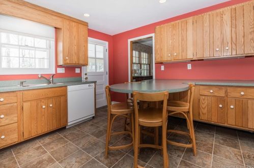 47 Lexton Dr, Farmington CT 06032-2412 exterior