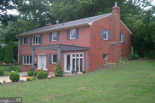 301 Valley View Ave, Leesburg VA  20175-3528 exterior