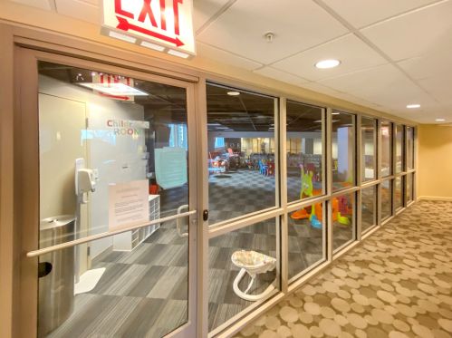 420 Waterside Dr, Chicago IL  60601-4700 exterior