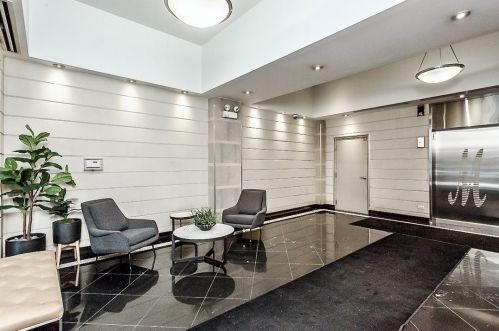 520 Halsted St, Chicago IL  60642-7369 exterior