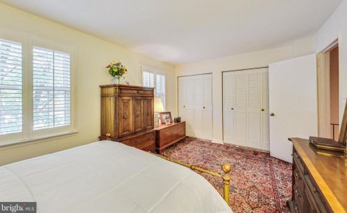 1537 Chatham Colony Ct, Herndon VA 20190-4203 exterior