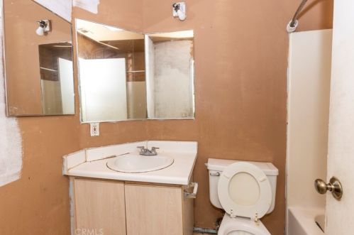 138 Valencia Dr, Fullerton CA 92833-3231 exterior