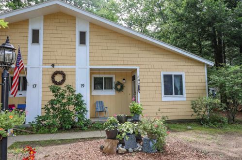 19 Amoskeag Rd, Concord NH 03301-4641 exterior