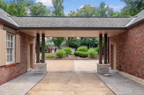 1 Spoede Ln, Saint Louis MO 63141-7763 exterior