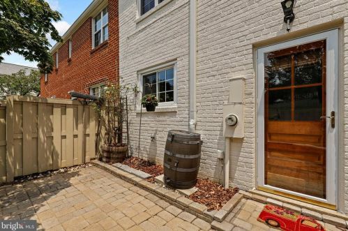 3760 Jason Ave, Alexandria VA 22302-1811 exterior