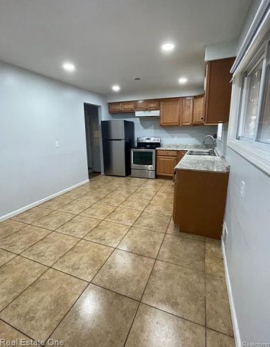 8064 Whitefield St, Dearborn Heights MI  48127-1149 exterior