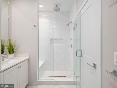 10346 Grosvenor Pl, Rockville MD 20852 exterior