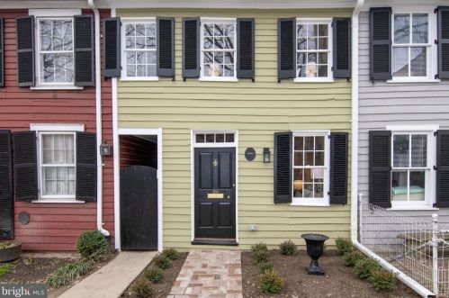 313 Royal St, Alexandria VA  22314-2628 exterior