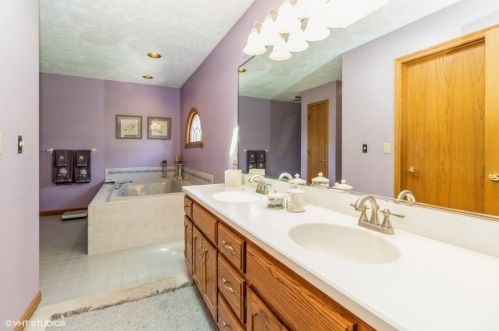 1113 Rosewood St, Joliet IL 60404-9414 exterior