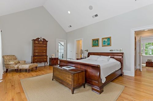 347 Riv Rd, Briarcliff NY 10510-2413 exterior